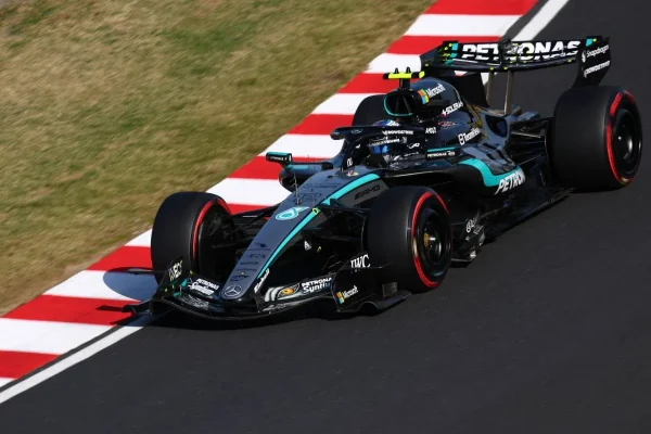 Mercedes hits hard in FP3 at Suzuka: Antonelli leads Russell before qualifying