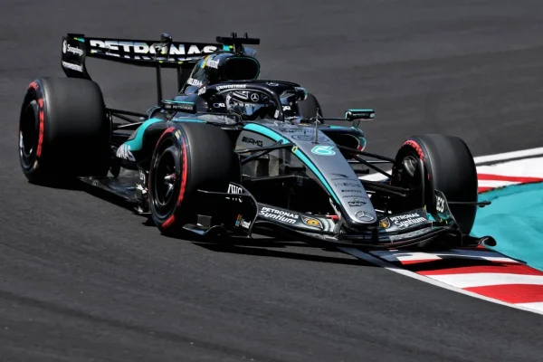 Mercedes crushes Suzuka already, Red Bull on alert after worrying FP1