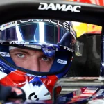 Max Verstappen moves up but limited by his tires at the Australian GP