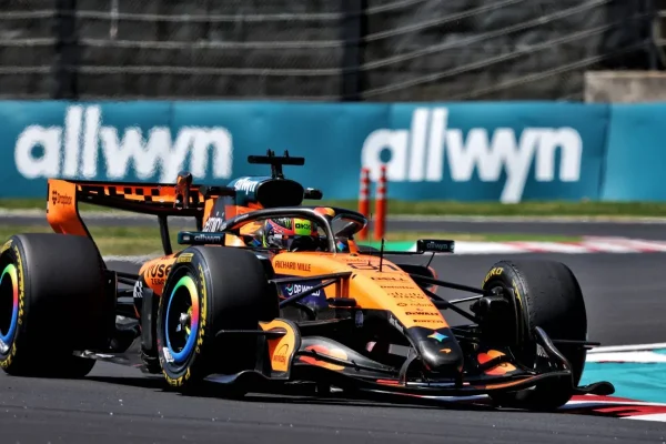 Oscar Piastri strikes hard in FP2: McLaren relaunches the battle against Mercedes at Suzuka