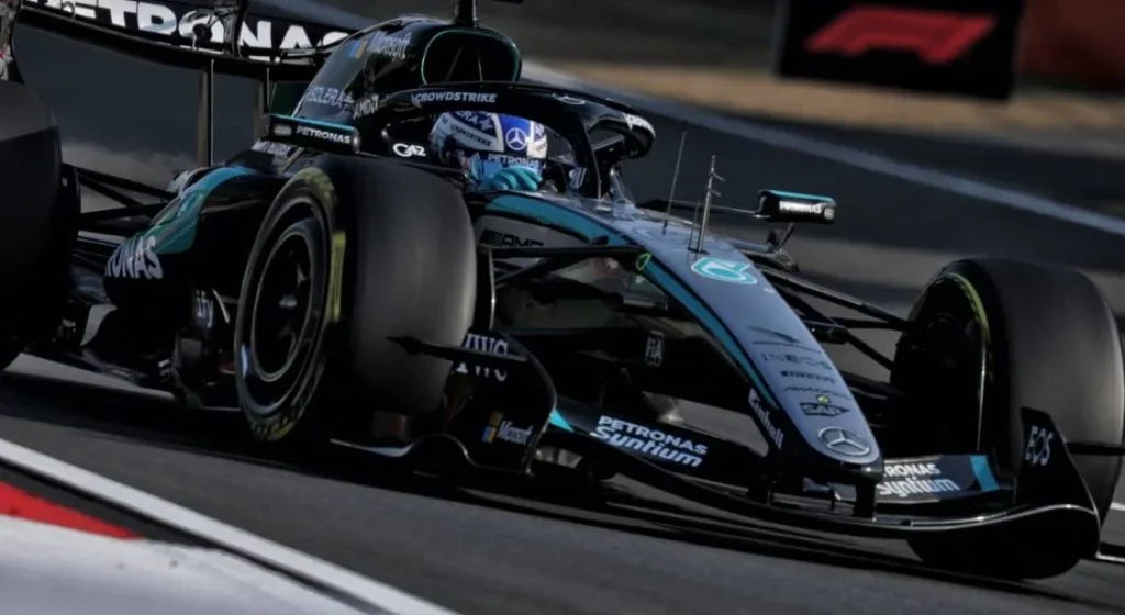 George Russell stuns sprint qualifying in Shanghai: Verstappen relegated to 1,7 seconds!