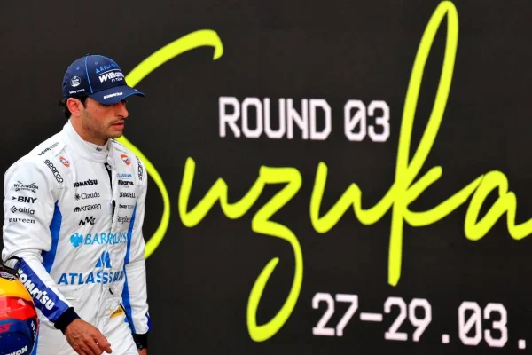 Williams struggles at Suzuka: Carlos Sainz narrowly into Q2, Alex Albon misses out