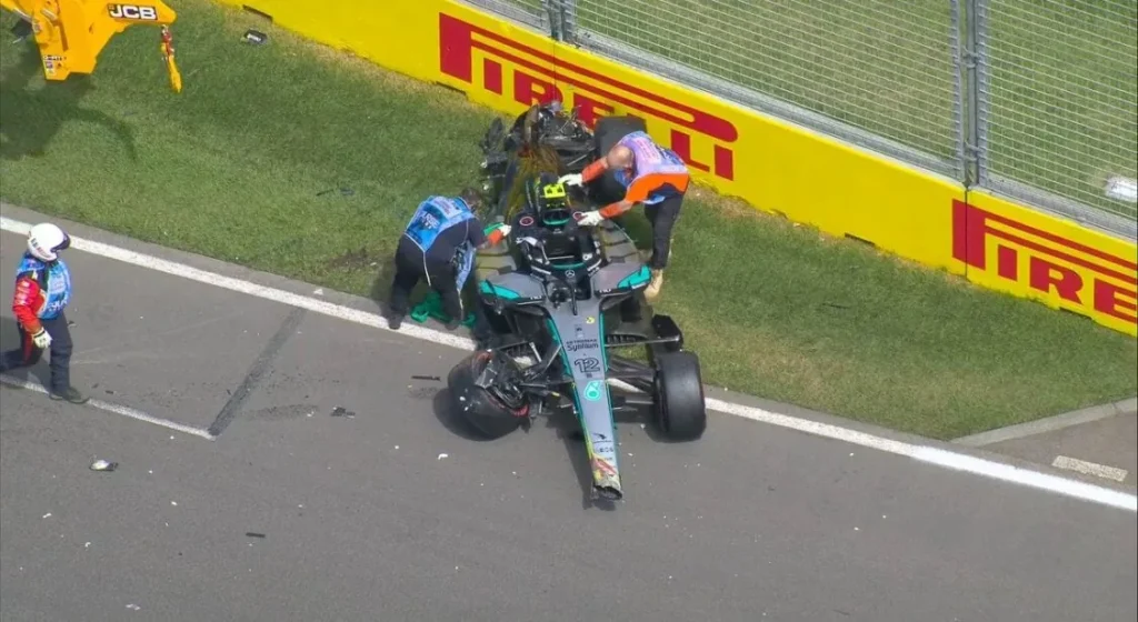 Violent crash for Kimi Antonelli during FP3 in Melbourne