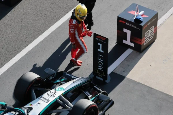 Lewis Hamilton accuses Mercedes of using a "secret mode" in qualifying