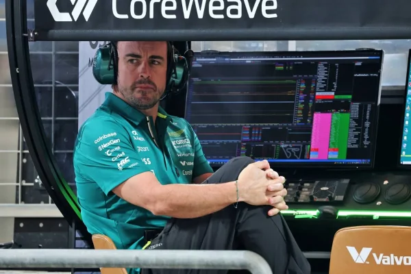 Fernando Alonso mentions sensations of "numb hands" with the Aston Martin