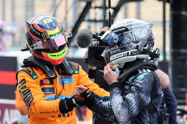 Oscar Piastri gets his smile back, but nothing to be done against the Mercedes