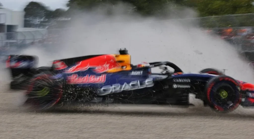 Max Verstappen victim of a surprise crash in qualifying in Melbourne