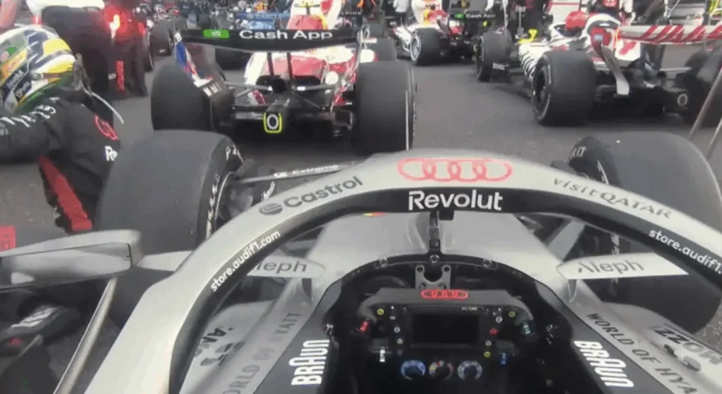 Collision insolite dans la pitlane à Suzuka : la scène improbable qui a échappé aux caméras
