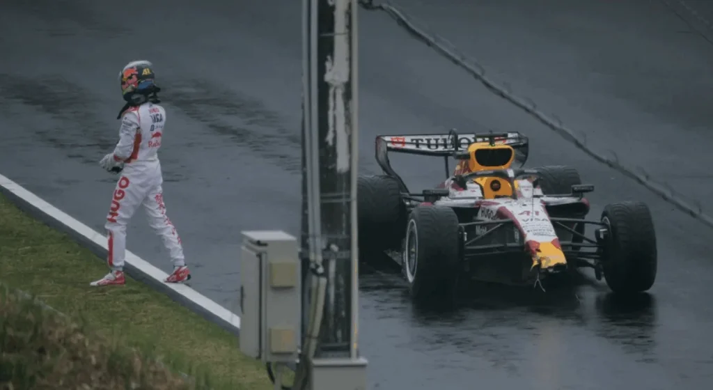 Arvid Lindblad goes off in the rain during Pirelli tests at Suzuka