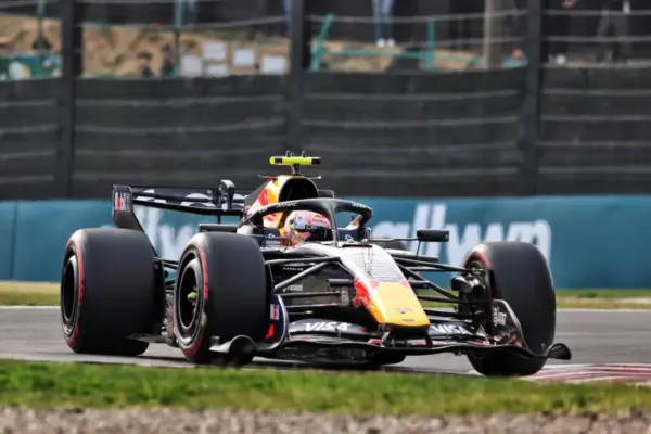 Isack Hadjar battles with the Red Bull RB22... and with Max Verstappen, to become better