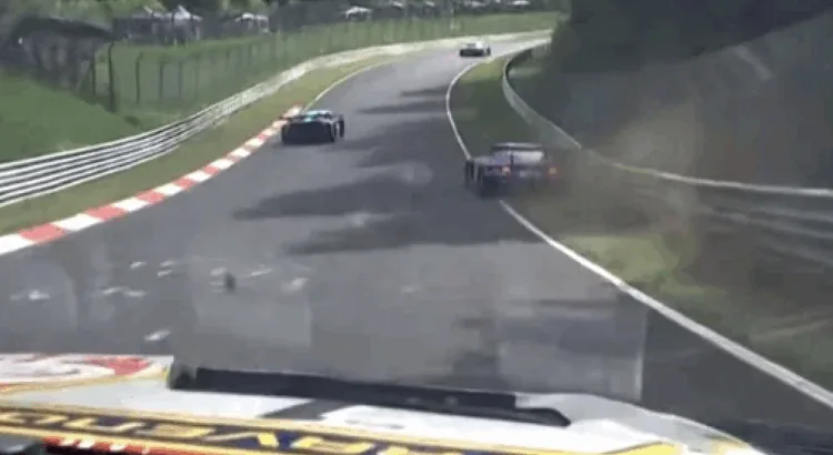 Max Verstappen évite de justesse la catastrophe aux 24 Heures du Nürburgring