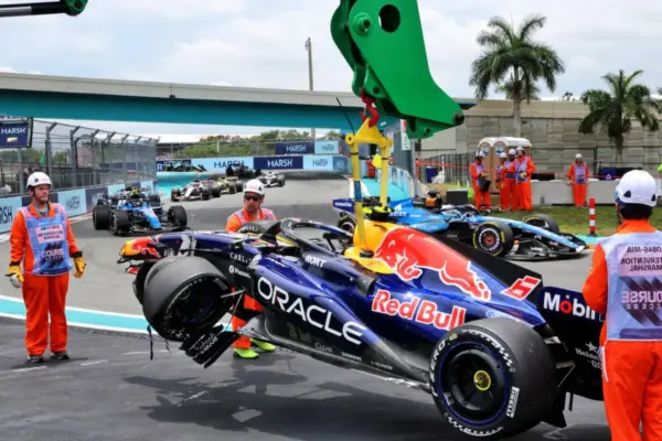 Isack Hadjar bitter in Miami: "I was not smart" after an expensive crash