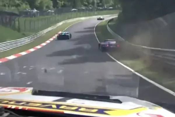 Max Verstappen évite de justesse la catastrophe aux 24 Heures du Nürburgring