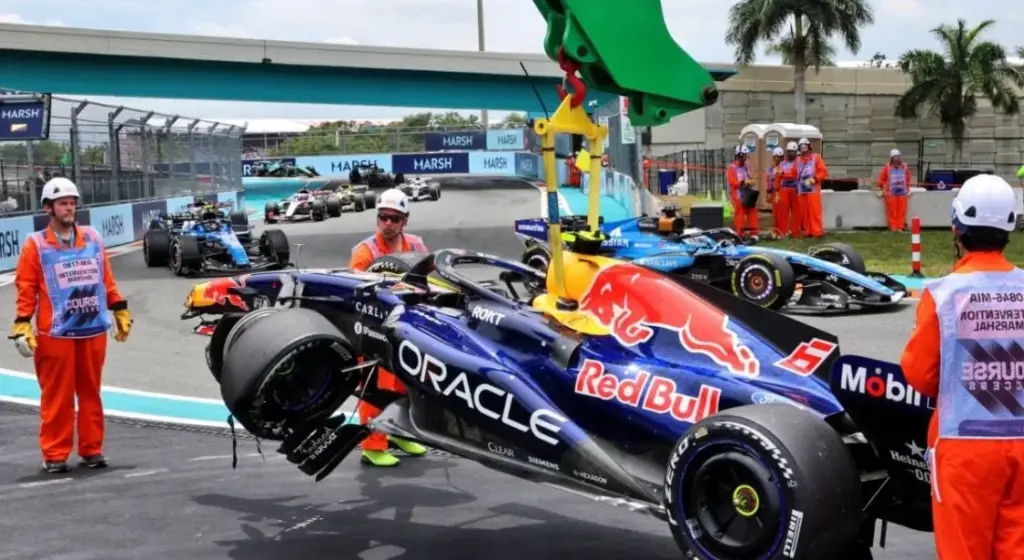 Isack Hadjar : gare à la spirale négative, prévient Karun Chandhok