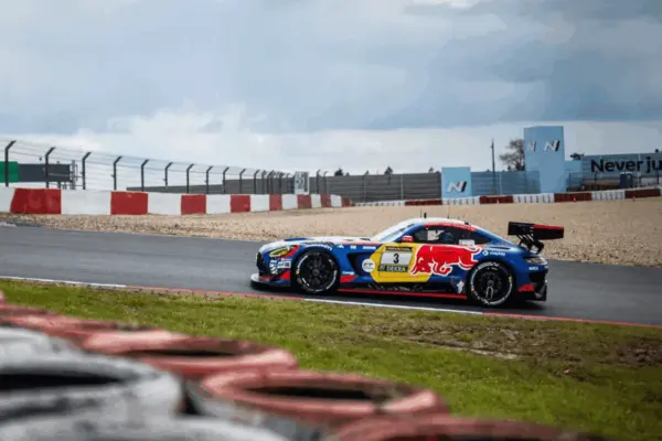 Max Verstappen electrifies the Nürburgring and takes the lead of the 24 Hours