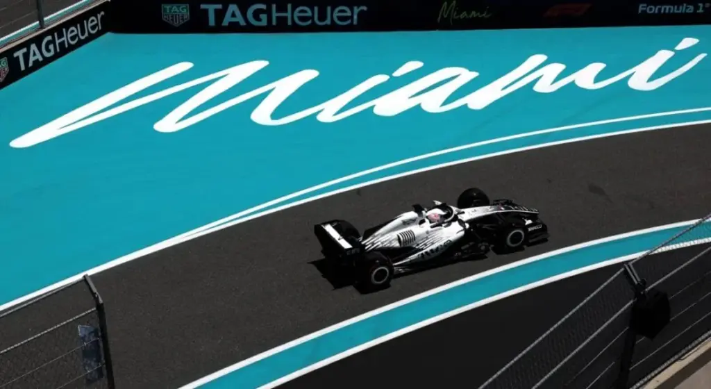 What time does the qualifying for the 2026 Miami F1 Grand Prix start?