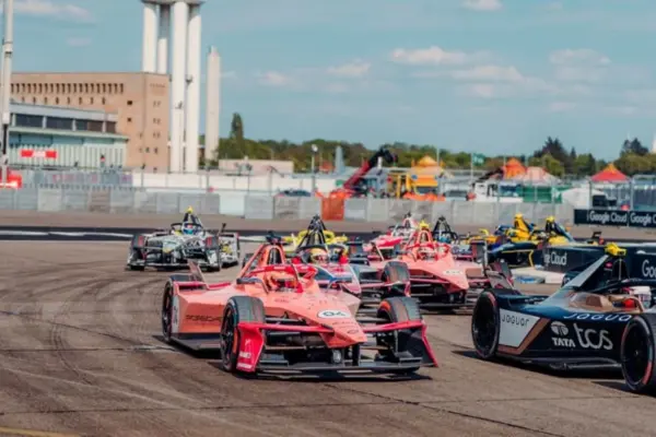 Porsche celebrates 75 years of racing with flair on the podium in Berlin