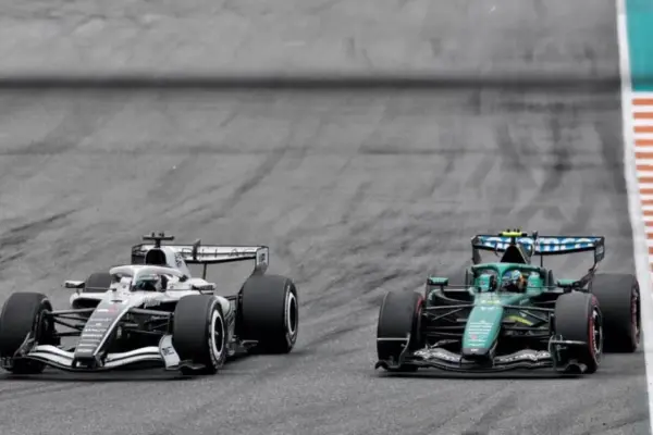 Reduced to a mere figure, Fernando Alonso is having fun despite Aston Martin's level