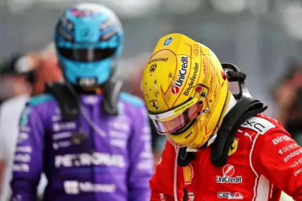 Lewis Hamilton furious in Miami: a gesture caught off camera after the collision