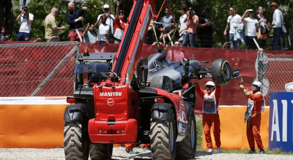 Mercedes considered suspending Hamilton and Rosberg after their 2016 clash