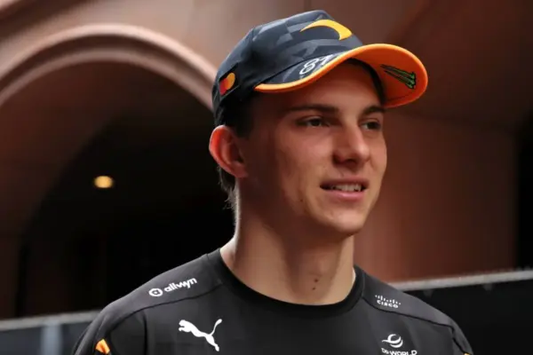 Oscar Piastri blocked at the entrance to the paddock in Monaco: unusual scene before the Grand Prix