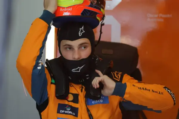 Oscar Piastri attacks Sainz after their clash: "He should look at himself in a mirror"