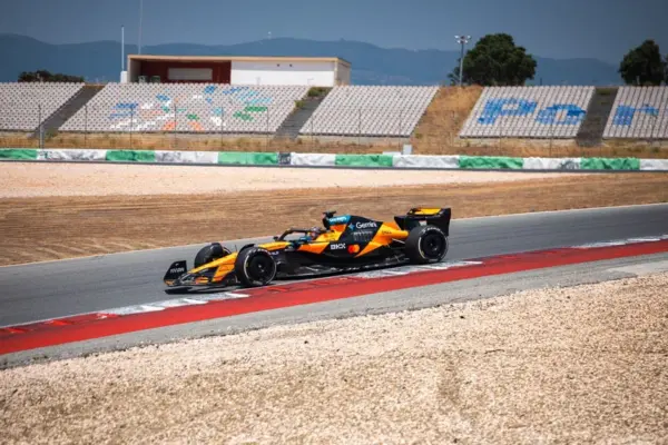McLaren on a scouting mission in Portimão with its three drivers: no break yet