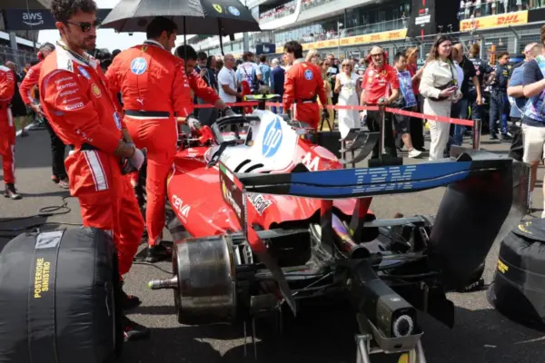 Lewis Hamilton questions Ferrari's strategy: "I would never have stopped"