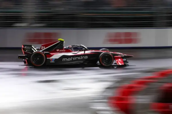 Nyck de Vries wins in Tokyo, Jake Dennis takes the lead in the championship