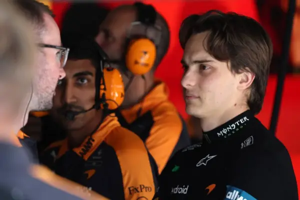 Oscar Piastri accuses Hamilton after qualifying: "He wasn't looking in his mirrors"
