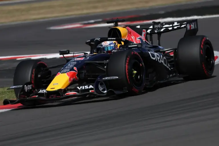 Max Verstappen faces a crucial choice: "Something has broken"