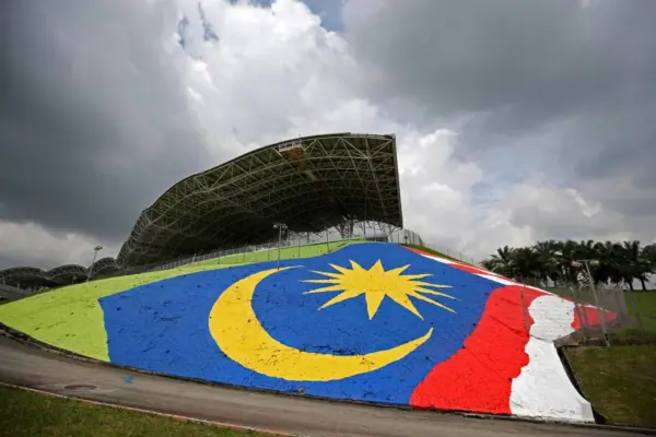 The FIA officializes the schedule of the Bahrain Grand Prix… held in Malaysia