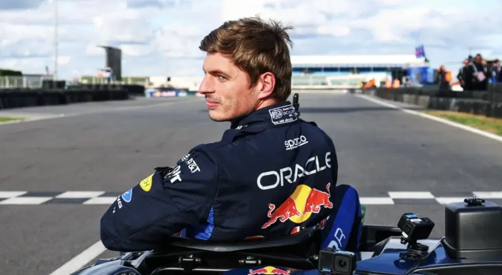 Max Verstappen affronte 100 adversaires en karting et remonte tout le peloton en 35 minutes