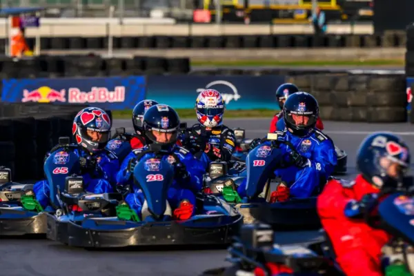 Max Verstappen recounts how he survived the chaos against 100 drivers: "I acted on instinct"