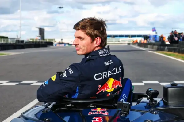 Max Verstappen faces 100 opponents in karting and climbs through the entire field in 35 minutes